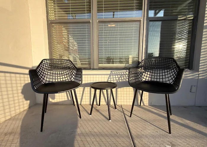 Urban Cowboy Loft - 2 Kings - Walk Downtown - Pool * Fort Worth